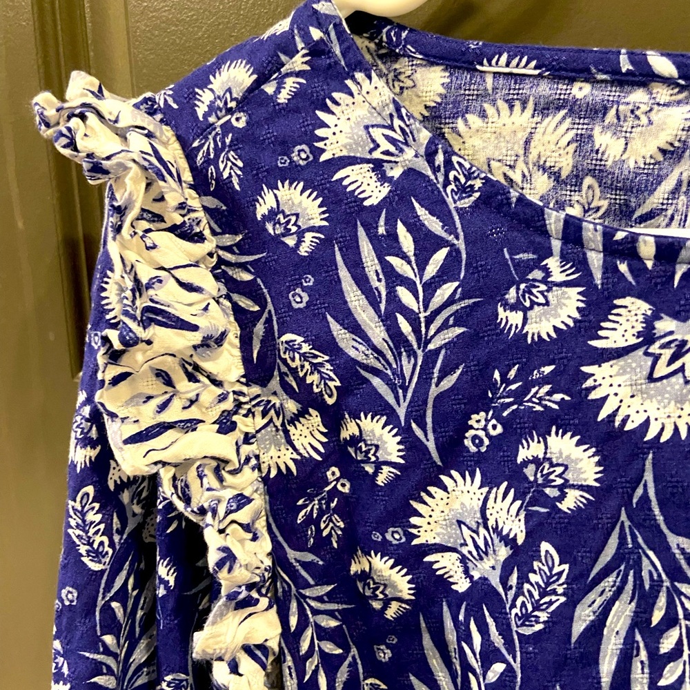 Universal Threads Floral Pattern Blouse With Ruff… - image 6